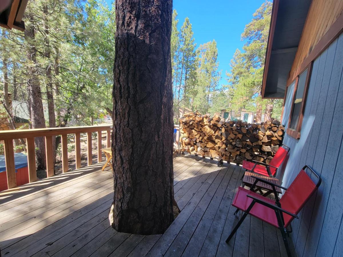 Four Seasons Getaway-Private Hot Spa With Pine Tree Views-Walk To Village And Pineknot Trailhead-Plus King Bed! Big Bear Lake Luaran gambar