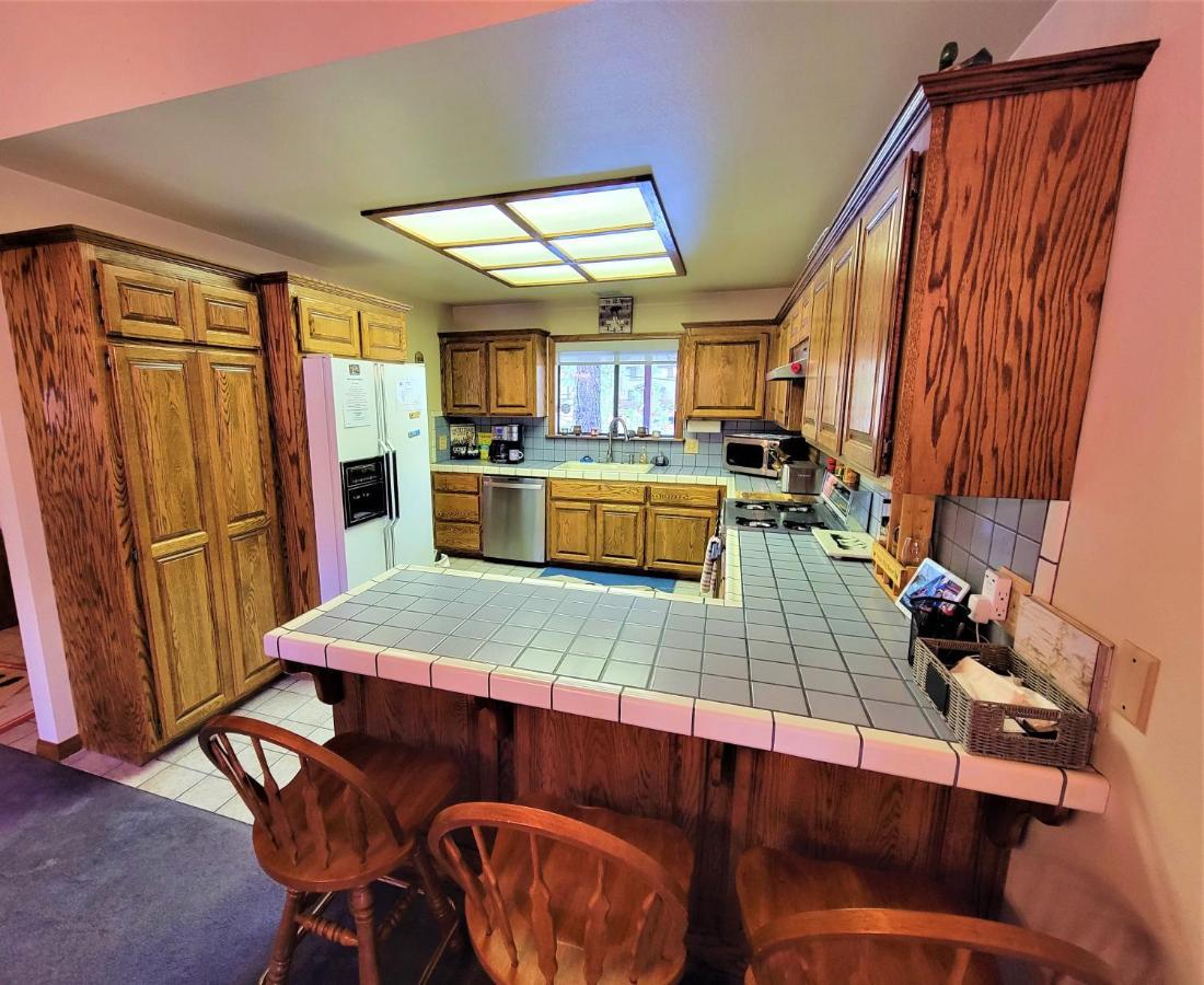 Four Seasons Getaway-Private Hot Spa With Pine Tree Views-Walk To Village And Pineknot Trailhead-Plus King Bed! Big Bear Lake Luaran gambar