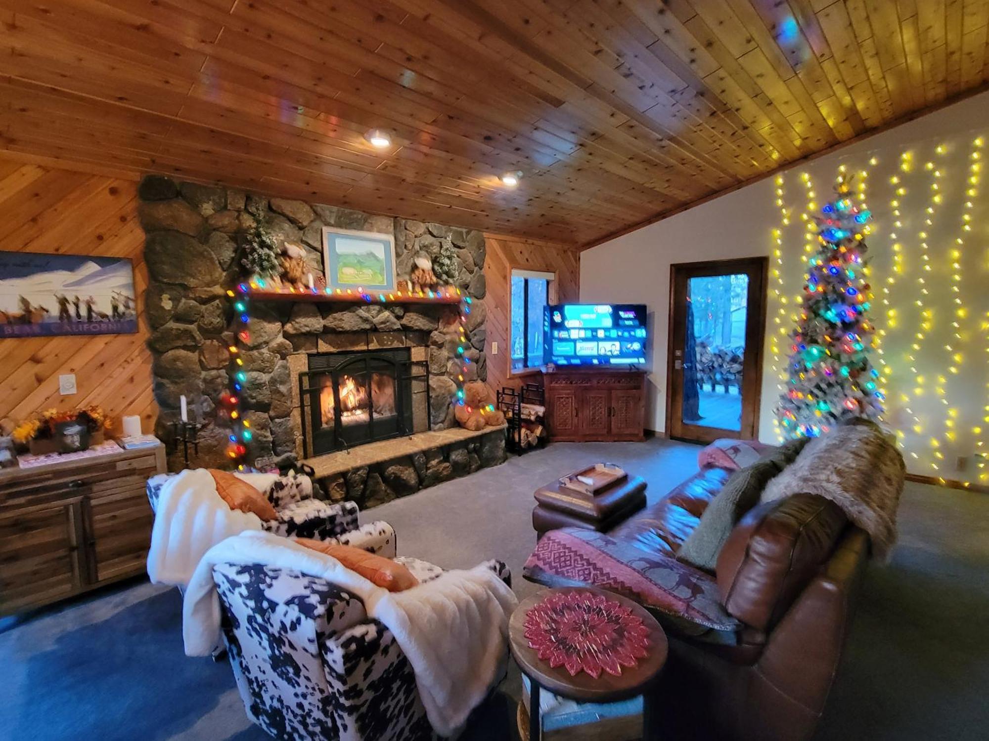 Four Seasons Getaway-Private Hot Spa With Pine Tree Views-Walk To Village And Pineknot Trailhead-Plus King Bed! Big Bear Lake Luaran gambar